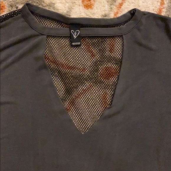 V neck tee - Picture 2 of 3